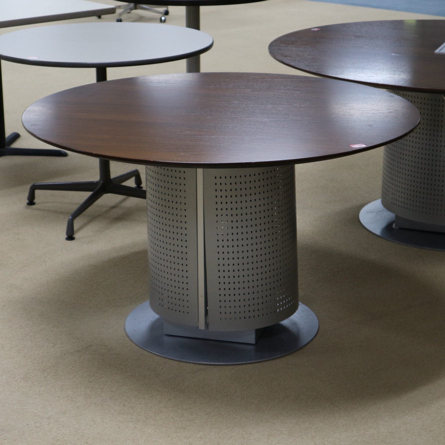 Knoll Studio Round Table 48" Office Furniture Liquidations