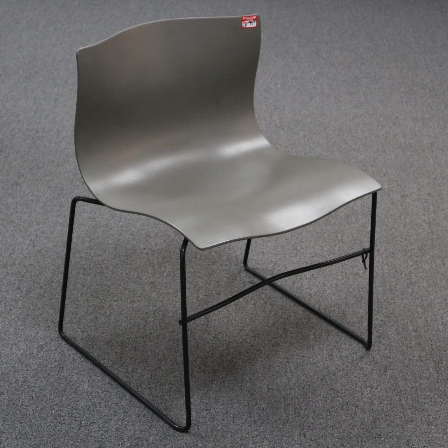Handkerchief Chair in grey with black base