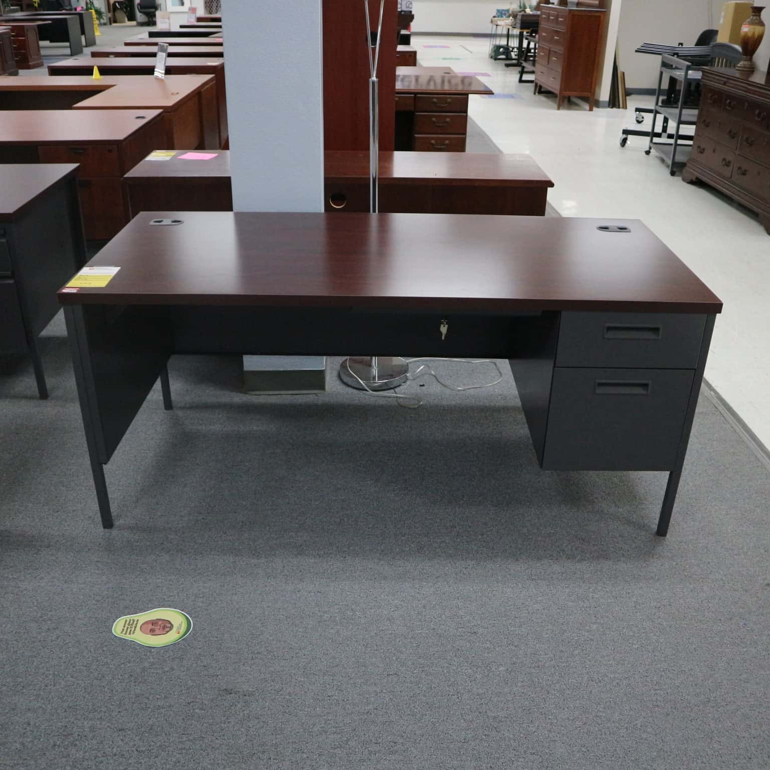 The Hon Desk 66