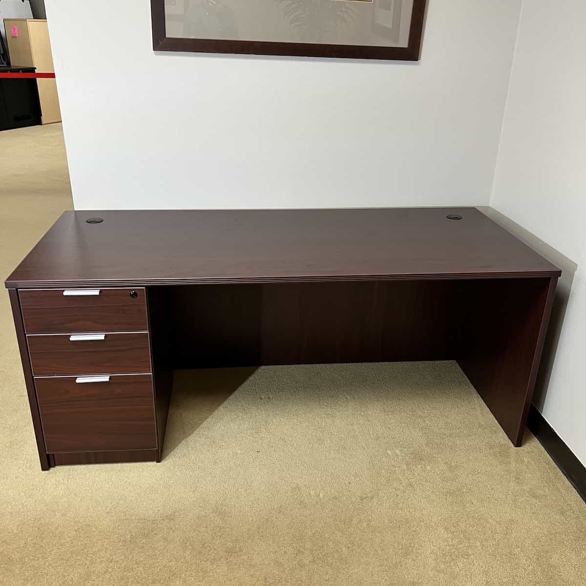 Desk with 1 Pedestal File