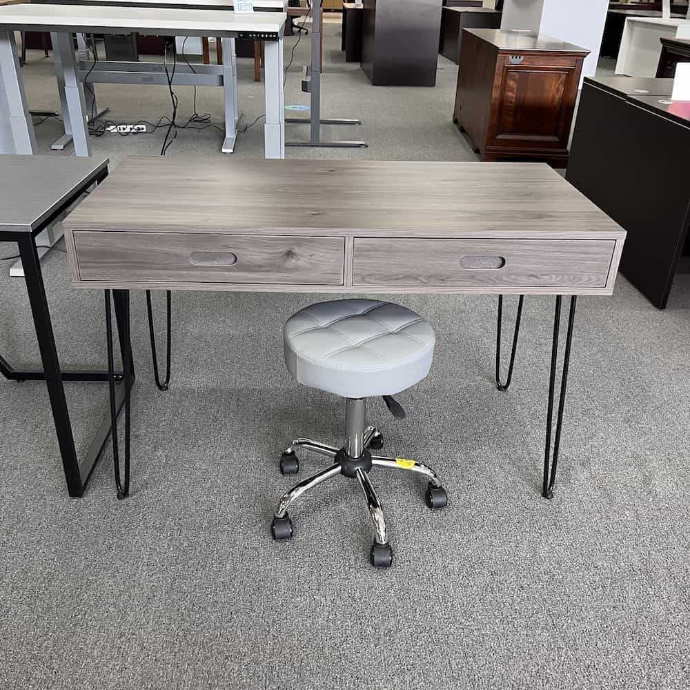 bayshore desk grey small with pin legs
