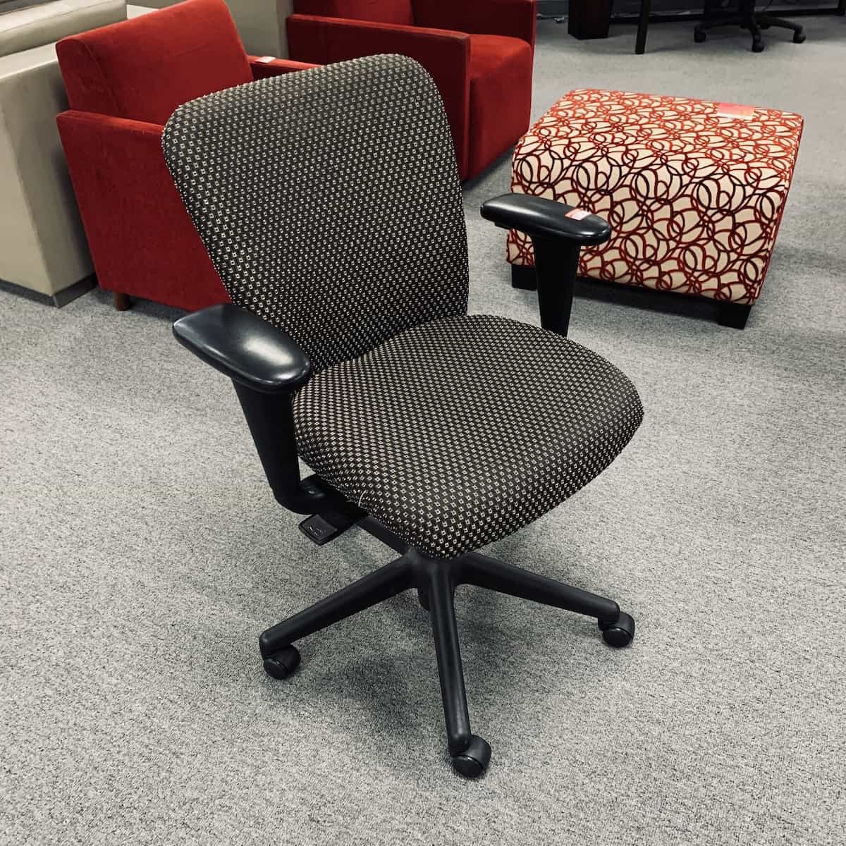 Black-cream-pattern-task-chair