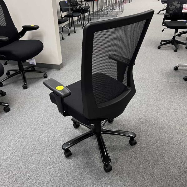new mesh back big and tall task chair in black