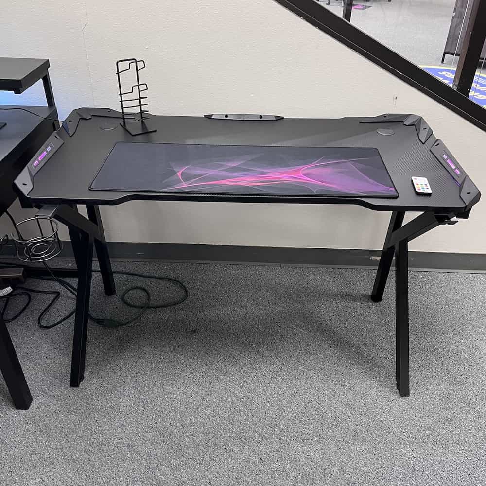 new black gaming desk with matt