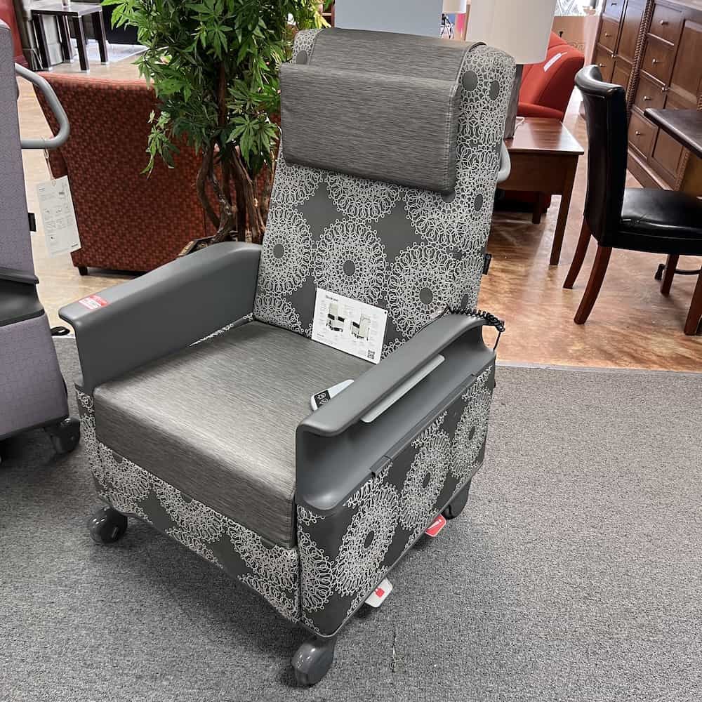 snowflake patterned silver vinyl, front side view, grey wheels