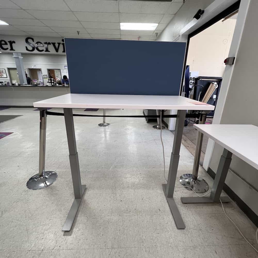 47" Knoll White Electric Height Adjustable Standing Desk with Privacy
