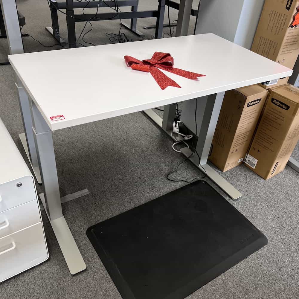 knoll white, small height adjustable desk, red bow