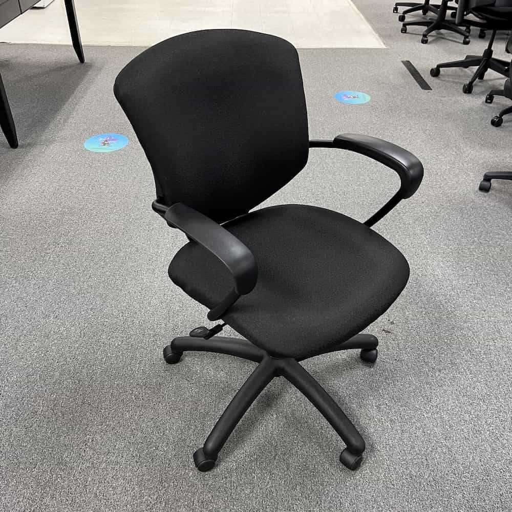 https://www.officefurnituresa.com/wp-content/uploads/2023/01/black-global-fixed-arm-chair-front.jpg