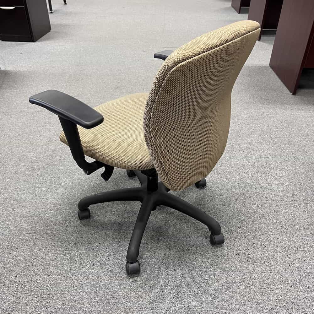 sitonit tan knack mid back chair with black base