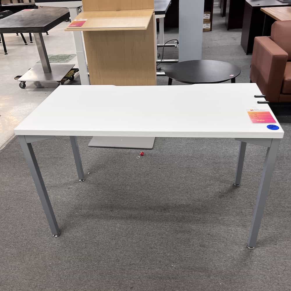 Vari table white with silver base
