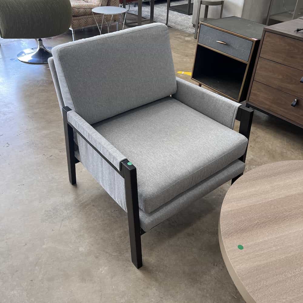 grey and black lounge chair