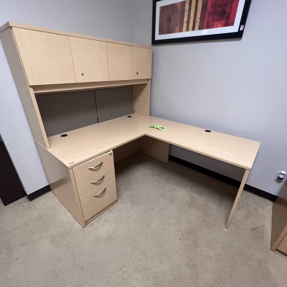 maple l-desk right return with hutch and one pedestal