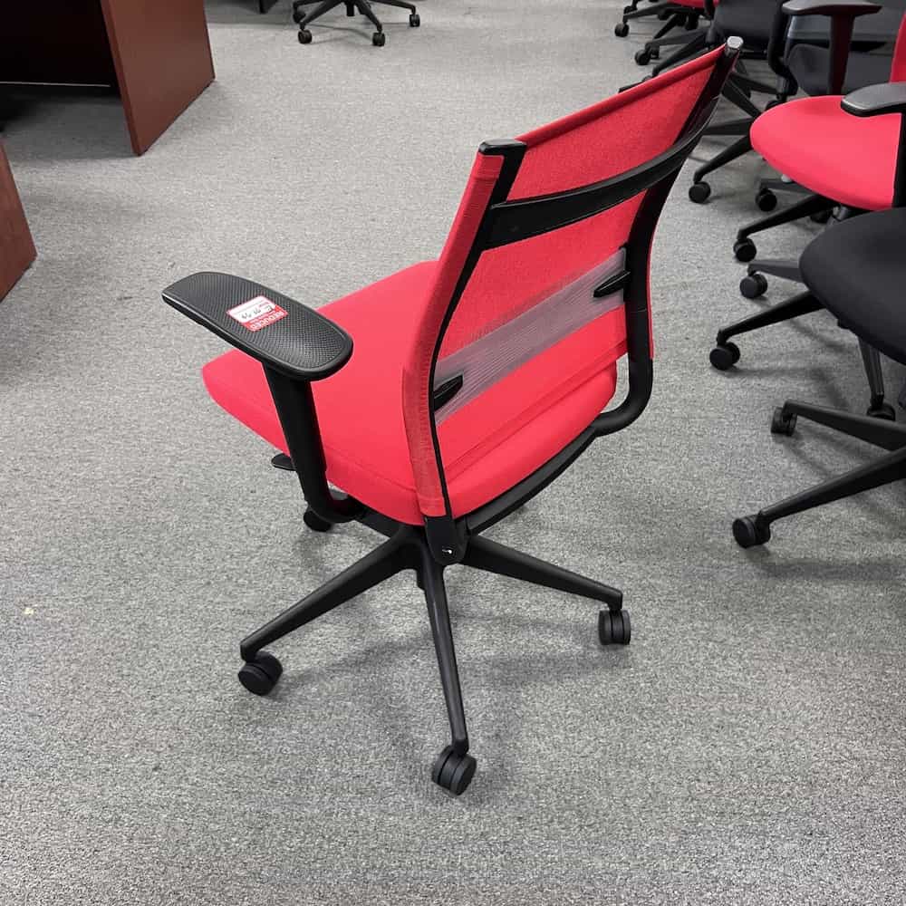 red sitonit wit chair