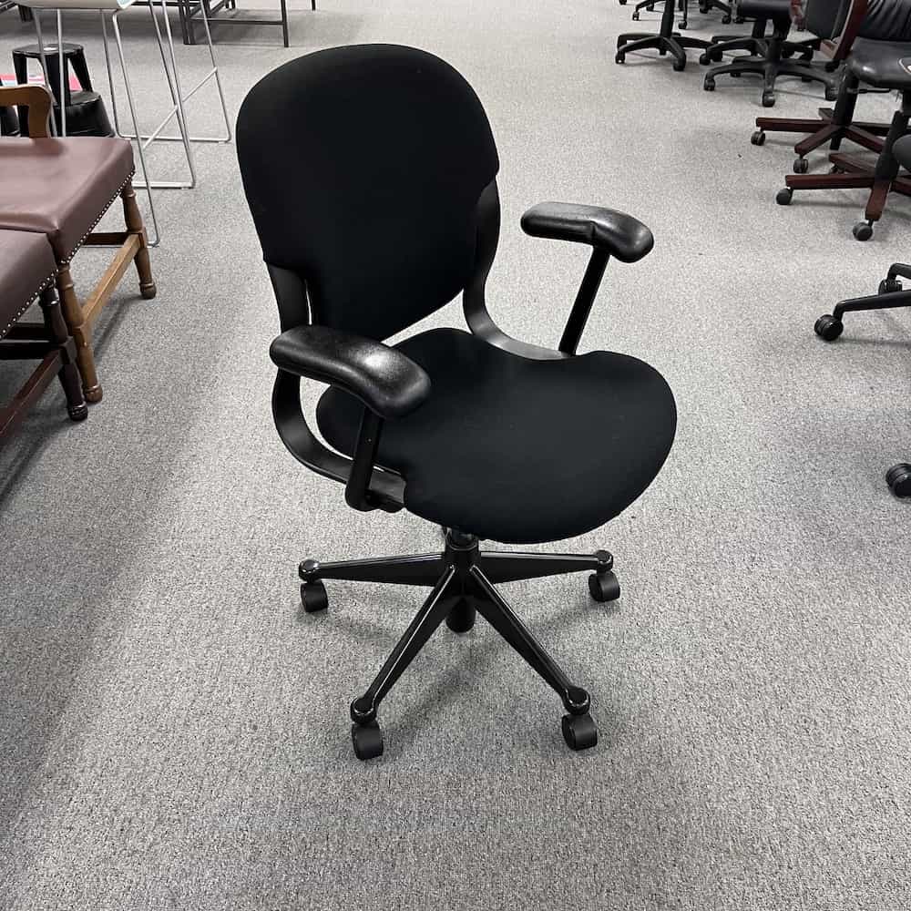 black task chair