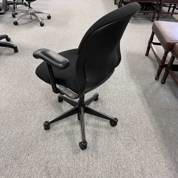 black task chair