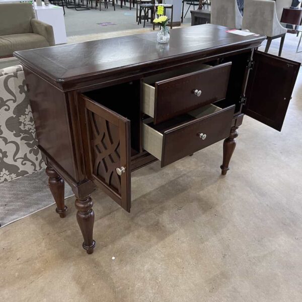mahogany buffet with two cabinets and two drawers