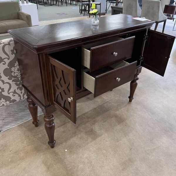 mahogany buffet with two cabinets and two drawers