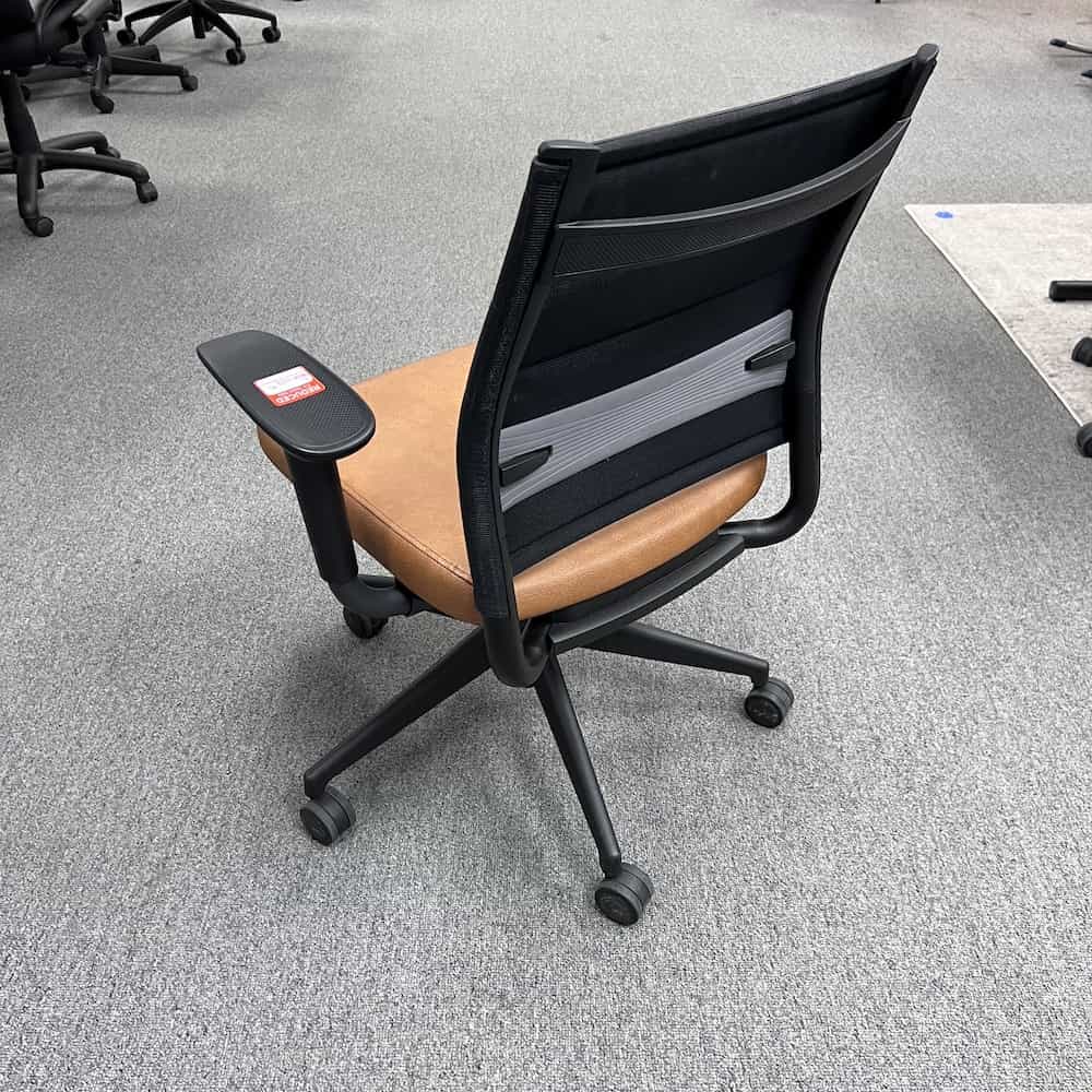 SitOnIt Wit Tan and Black Vinyl Back Office Chair | Office Furniture ...