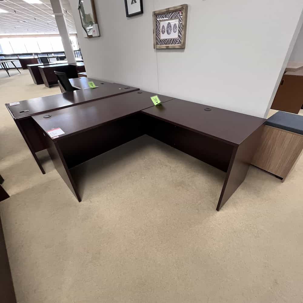 mahogany l-desk with right return shell, no drawer, laminate