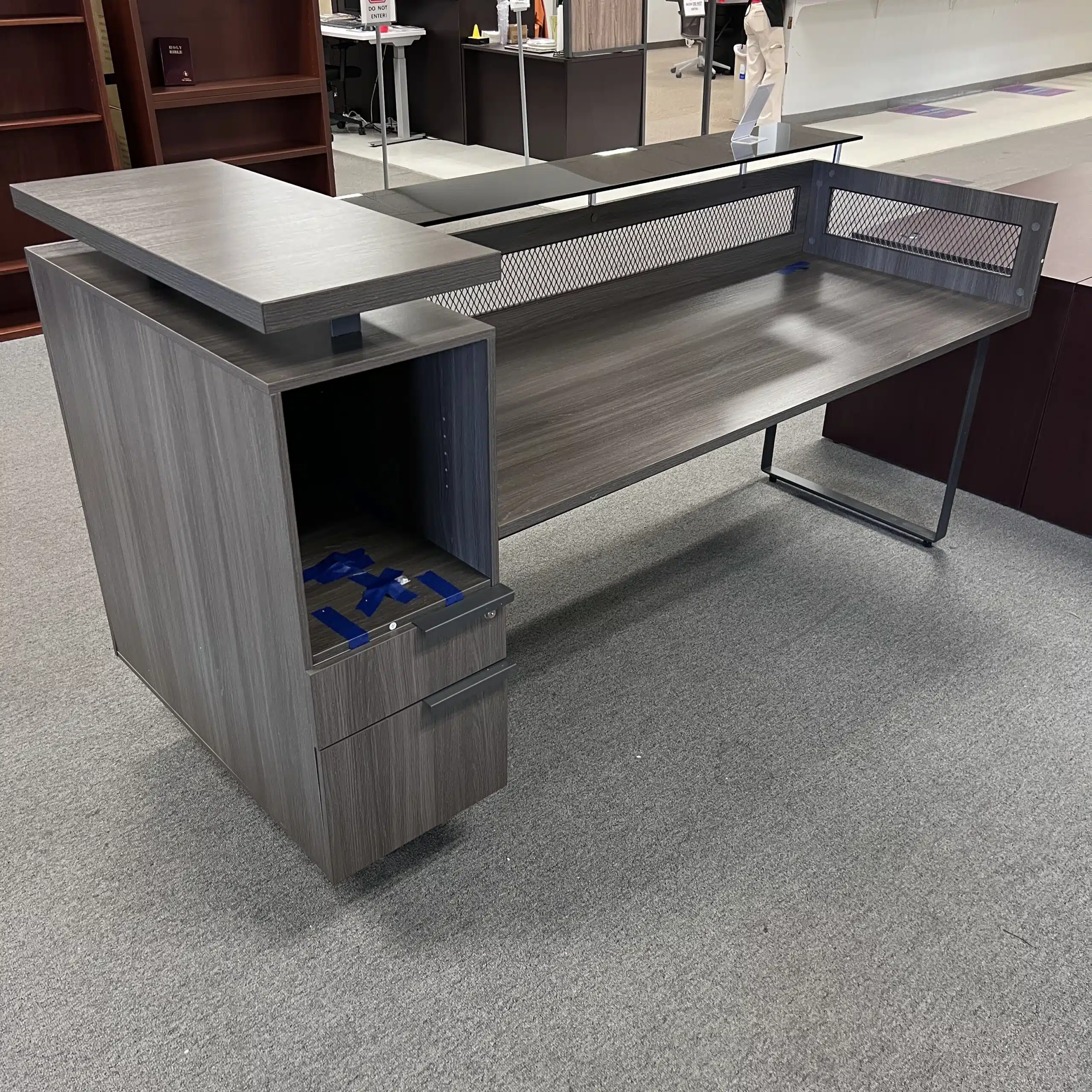 pallisades collection reception desk