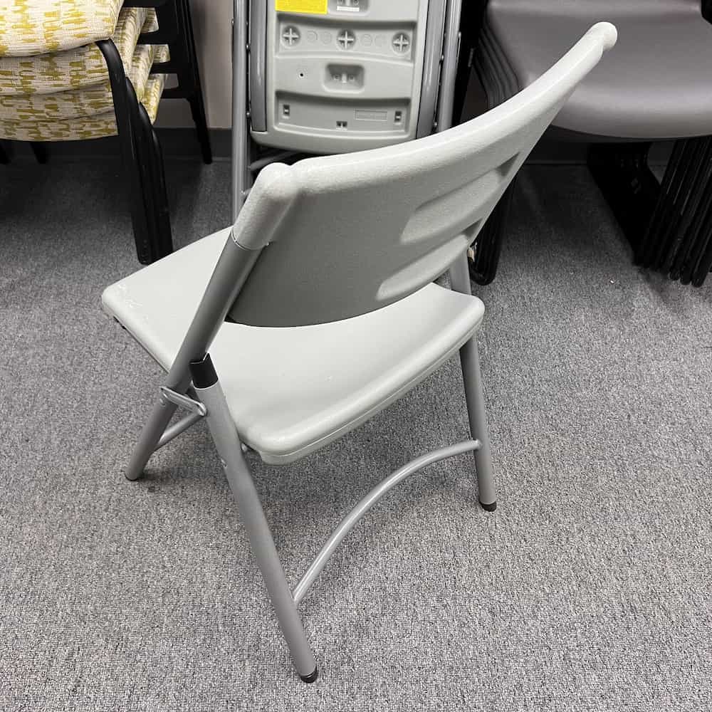 grey plastic folding chair