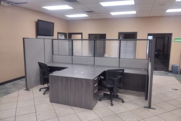 panels-cubicles-grey-work-desk-03