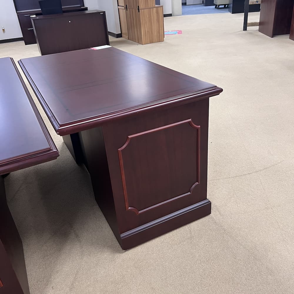 mahogany veneer wood single pedestal traditional executive desk abbey collection used office furniture