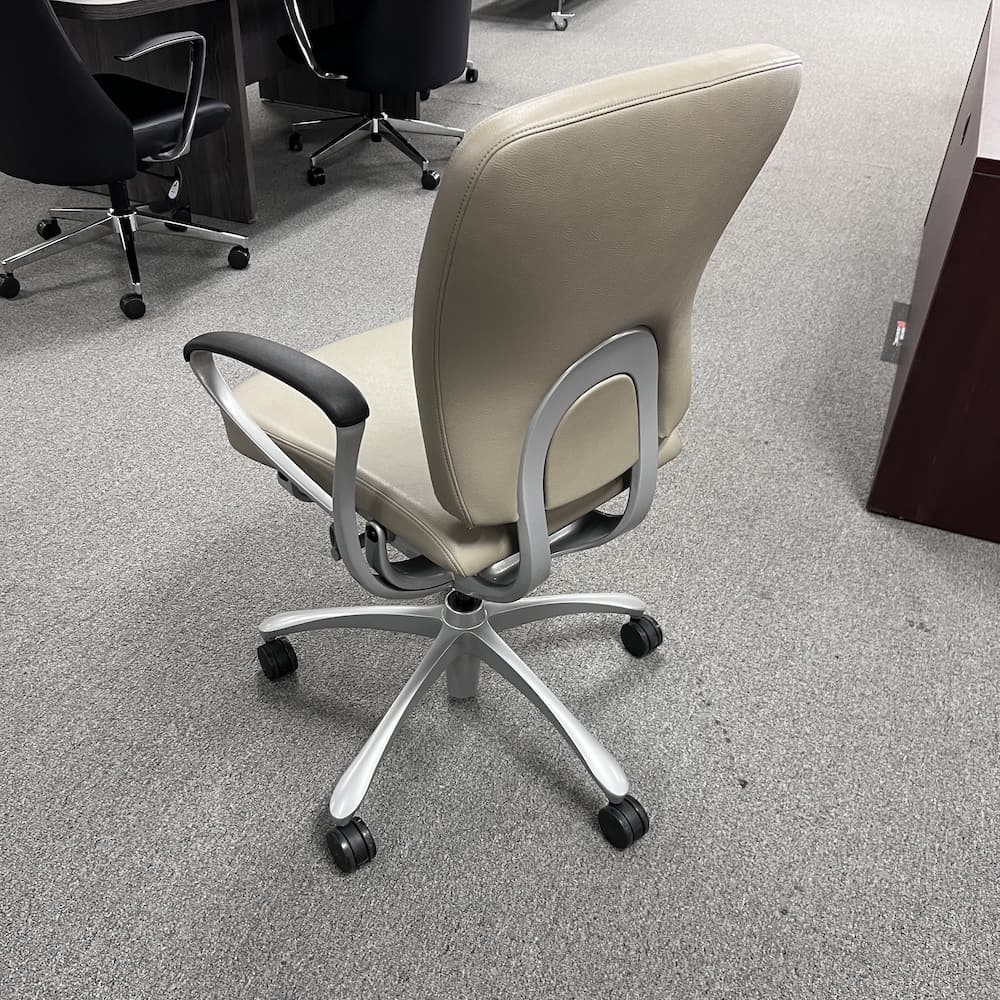Herman miller Geiger Foray task chair beige vinyl silver frame, used office furniture