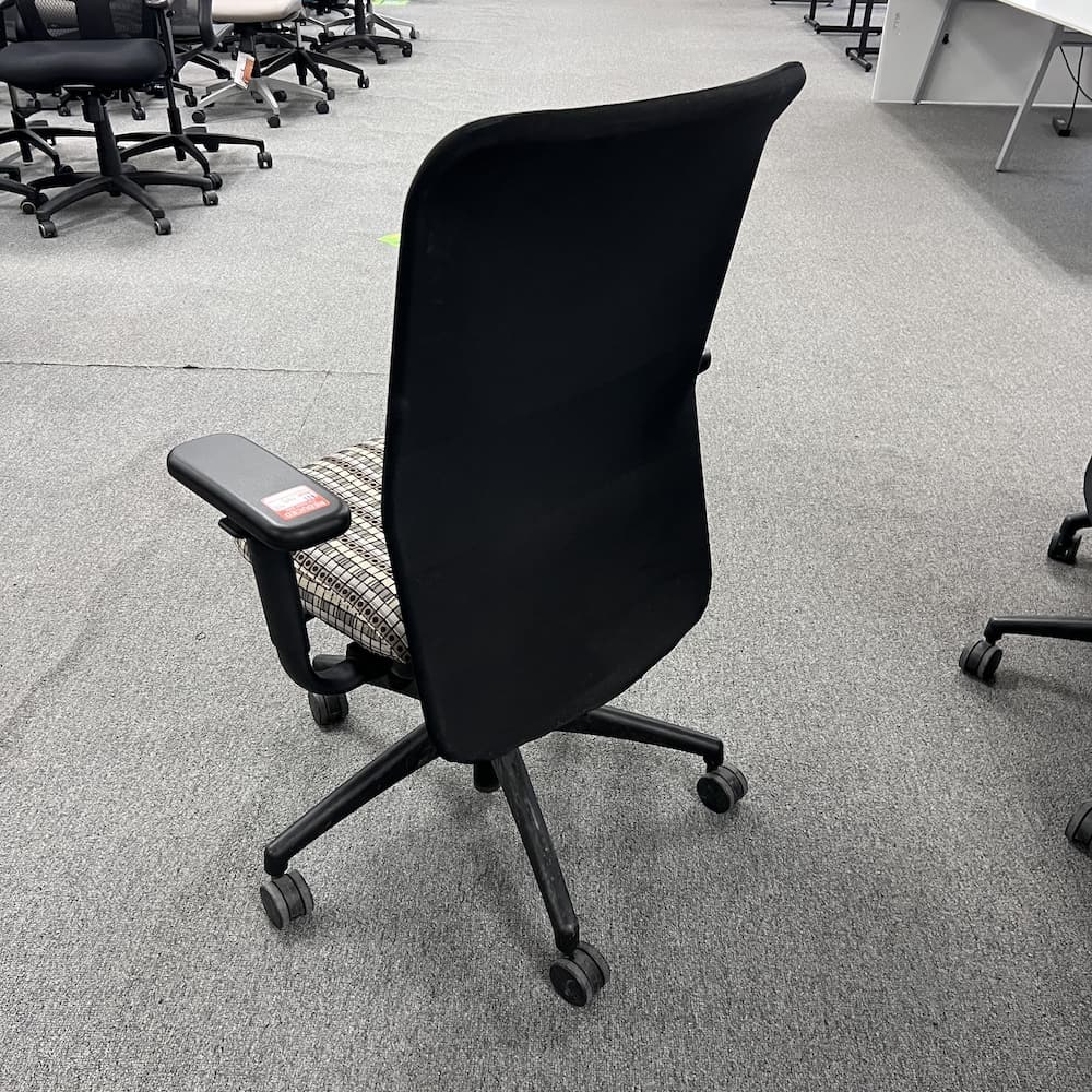 tan pattered upholstered seat, black mesh back, task chair, knoll brand, used office furniture