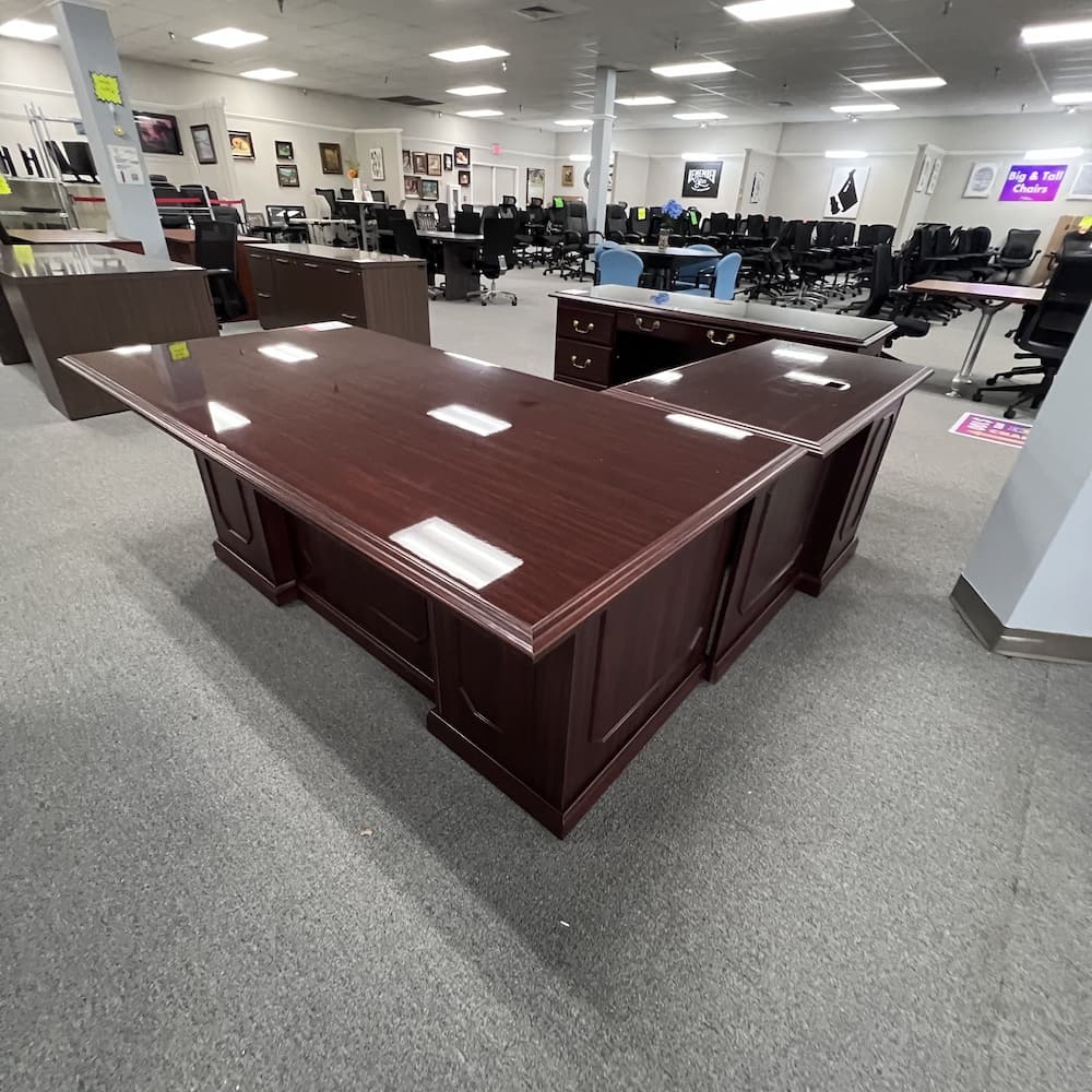 global mahogany traditional l-desk left return with gold pulls, used office furniture