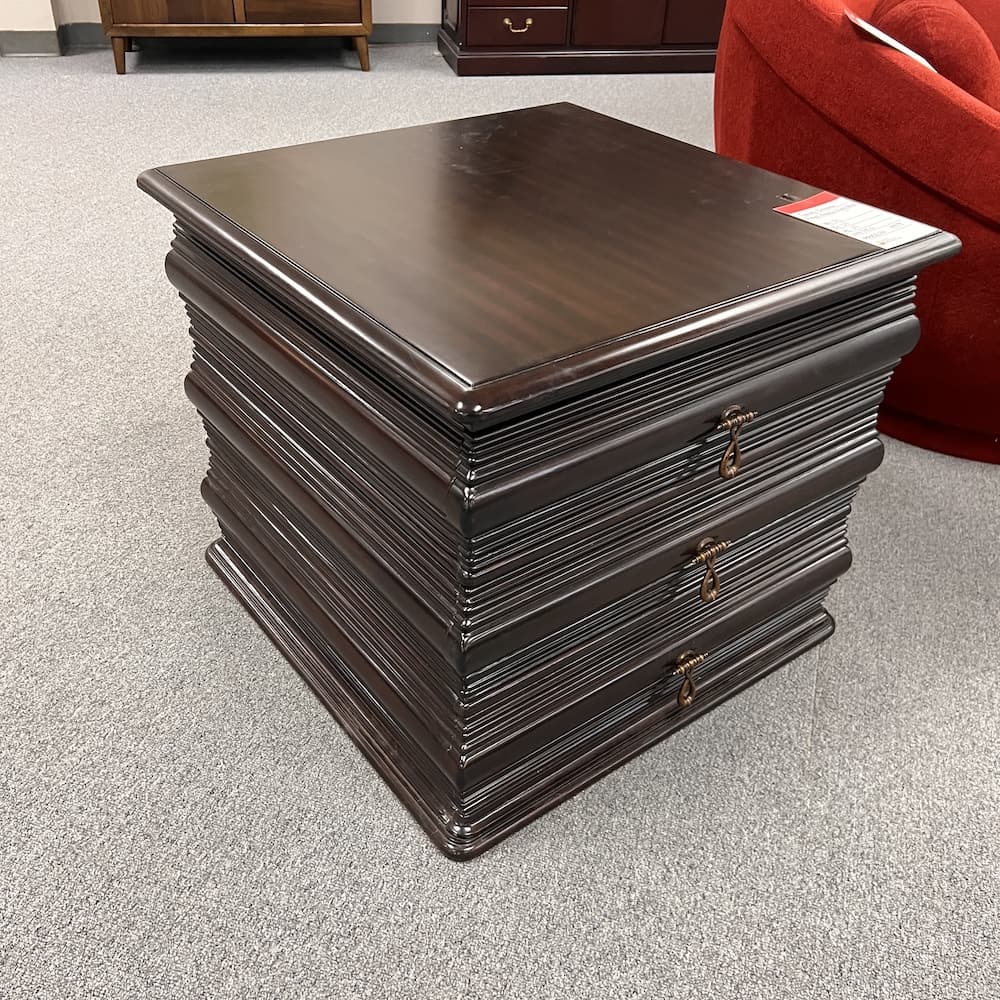 Tommy Bahama royal Kahala table lamp nightstand, used open box home furniture, espresso veneer