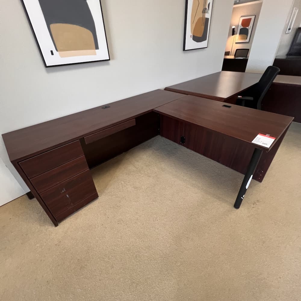 mahogany l-desk right return, single bbq, leg pole, used office furniture