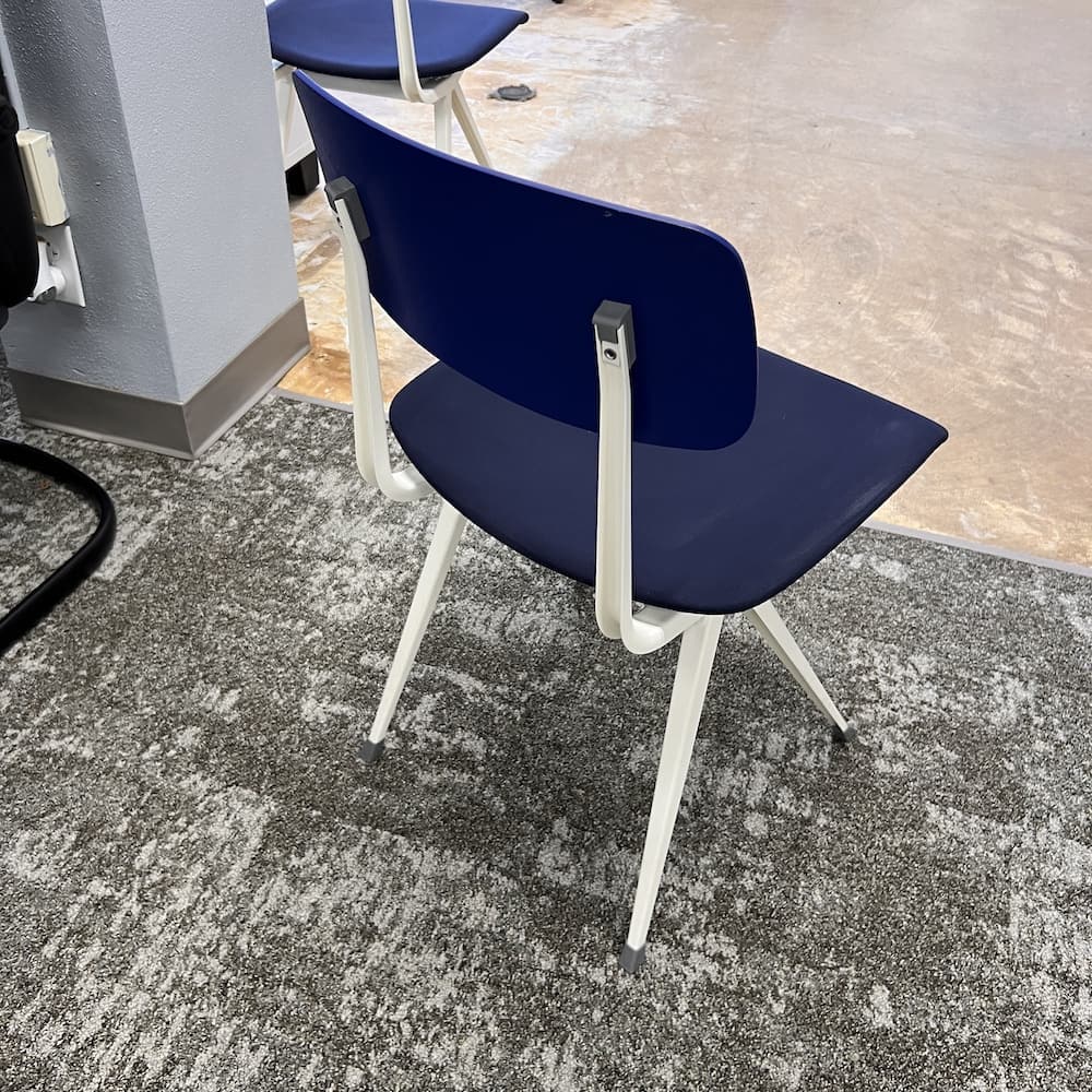 Blue result chair by Friso Kramer, used designer furniture, used office furniture
