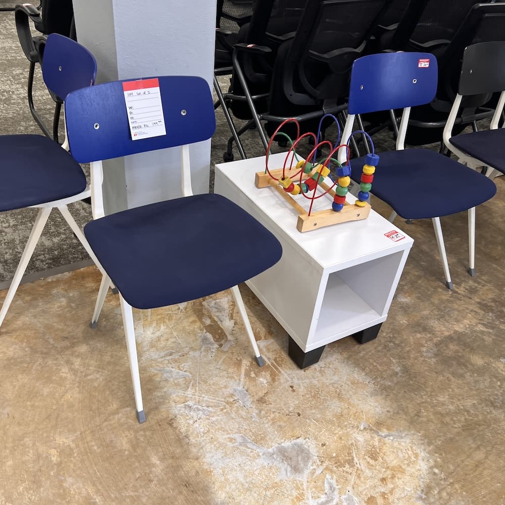 Blue result chair by Friso Kramer, used designer furniture, used office furniture