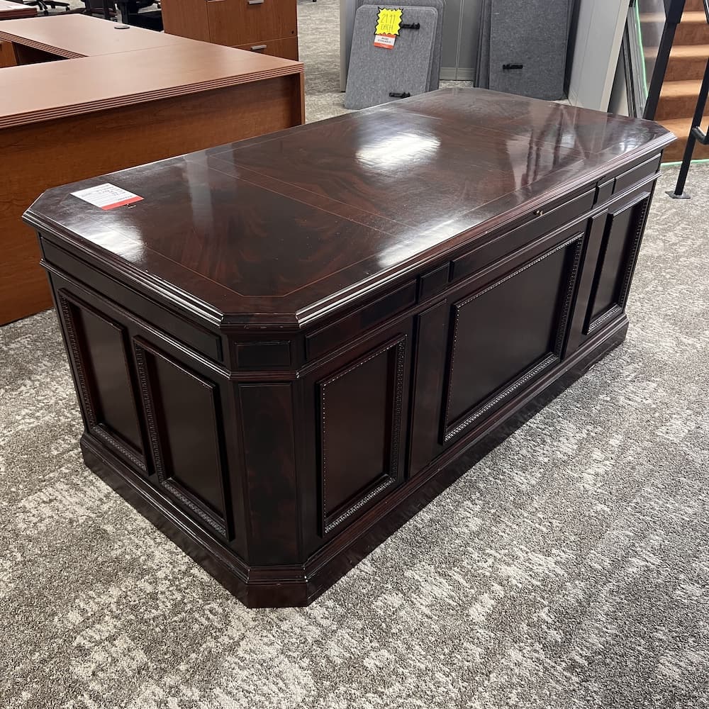 hekman mahogany veneer executive desk with double pedestals, used office furniture
