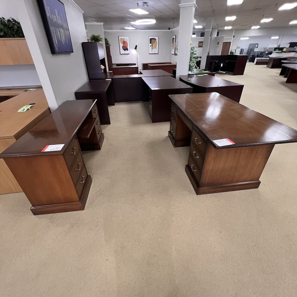 walnut traditional veneer Indiana furniture executive vintage desk with credenza set, used office furniutre