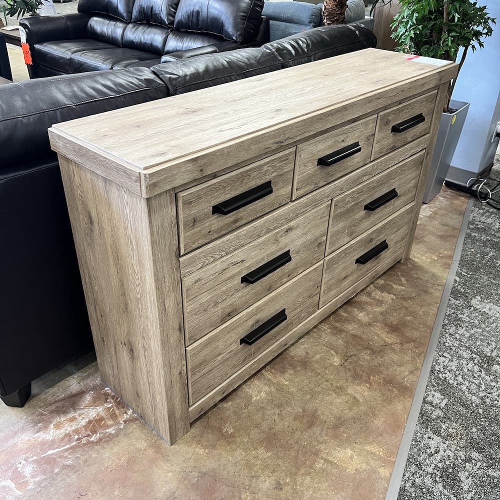 oliandbon Ashley furniture dresser 7 drawers, open box scratch n dent home furniture